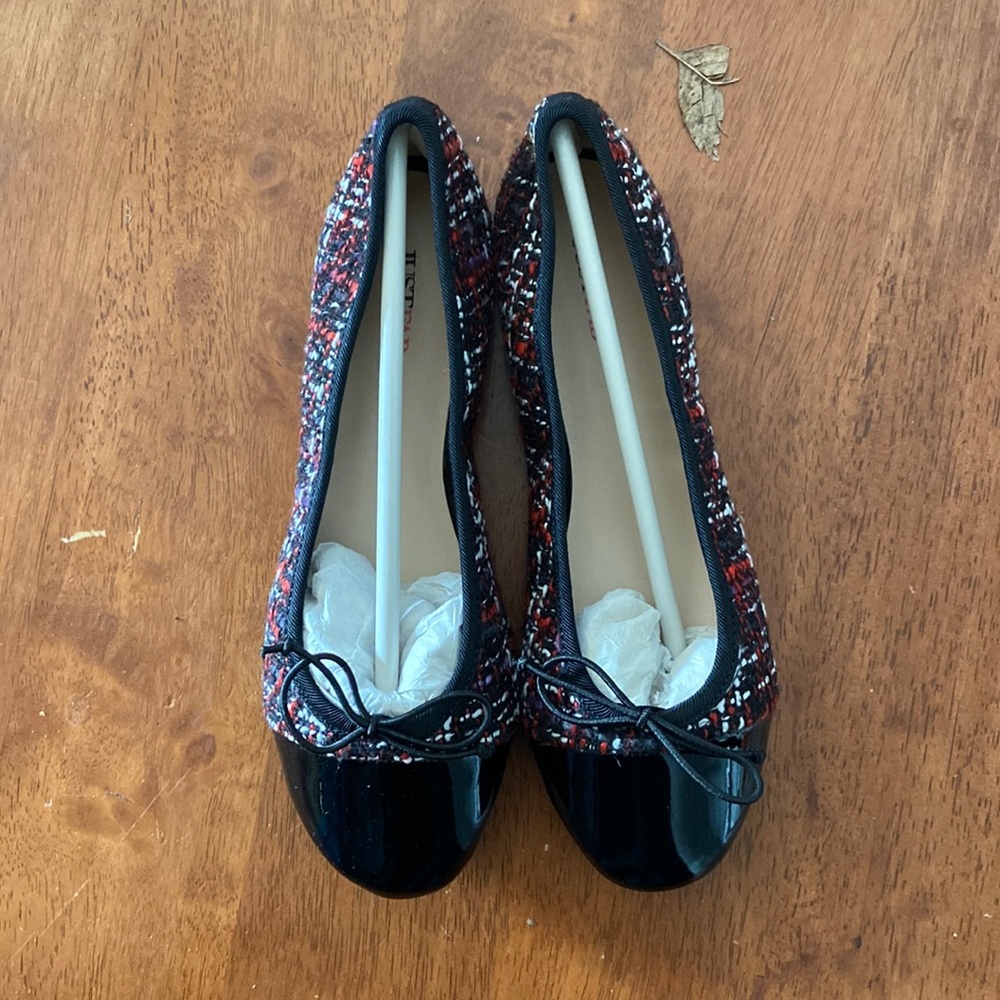 Red white and black a little purple. Never worn